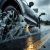 Aquaplaning: co robić, gdy auto traci przyczepność na wodzie i jak odzyskać kontrolę